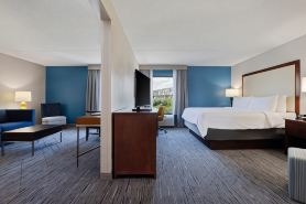 Holiday Inn Express & Suites Cincinnati Riverfront