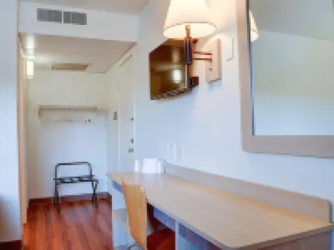 Motel 6 Springfield or  Eugene North Hotels in Springfield