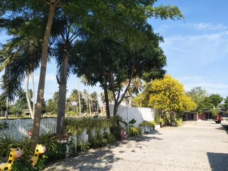 Saan Rak Resort Отели рядом с достопримечательностью «Wing 5»