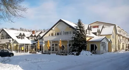 Hotel Kuhfelder Hof Отели в г. Зальцведель