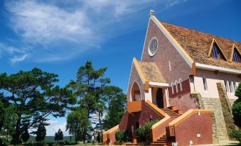 Da Lat Cam Ly Hotel