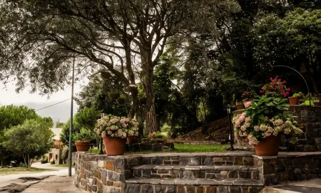 Hostal Montserrat Отели в г. Сант-Антони-де-Виламажор