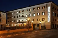 Hotel Doriguzzi Các khách sạn gần Fontane Lombardesche di Feltre