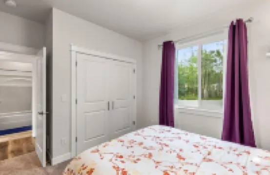 Lake house with stunning sunsets!