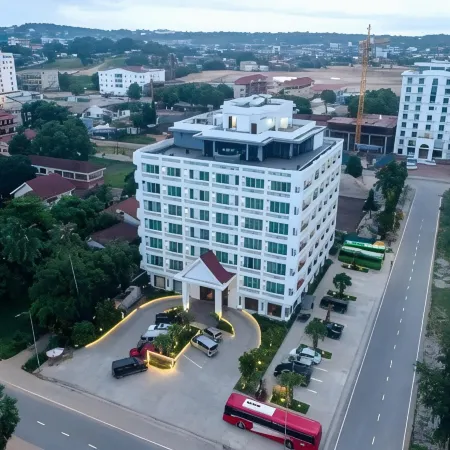 The Palm Hotel Отели рядом с достопримечательностью «Отрес-Бич»