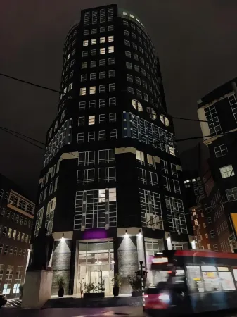 Moxy the Hague