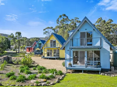 Four Seasons Waterfront Villas Hotels in 