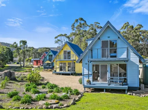 Four Seasons Waterfront Villas Hotels in Port Arthur