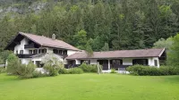 Pension Almhof Baumgarten Hotels in Schneizlreuth