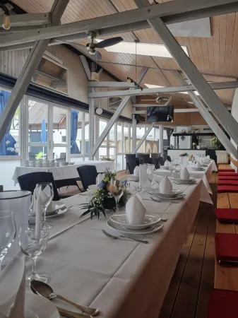 Bennetts Restaurant Und Hotel Отели в г. Нетгау