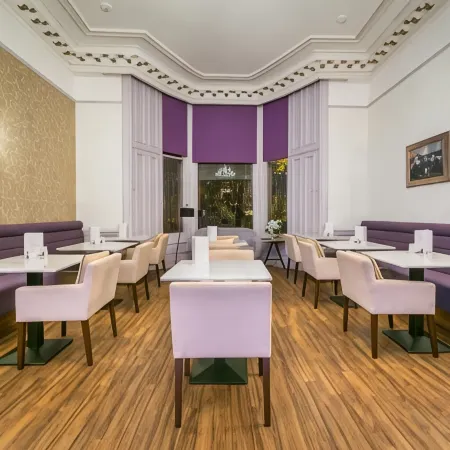 The Belhaven Hotel Отели рядом с достопримечательностью «Больница «Гартнейвел»»