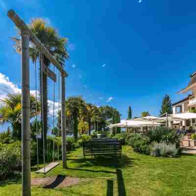 La Villa Hotel Exterior