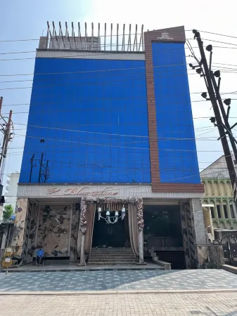 Hotel Blue Stone Отели рядом с достопримечательностью «Moti Jheel»