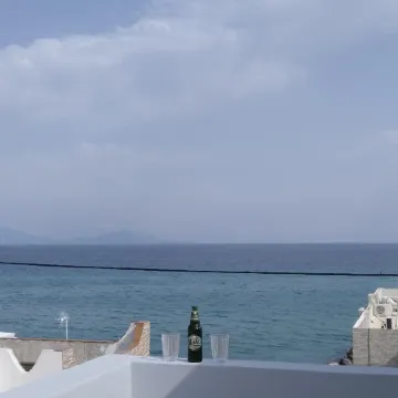 Fotaki's Home - Comfortable Newbuilt 2 Bedroom Home, 20 Meters from the Sea