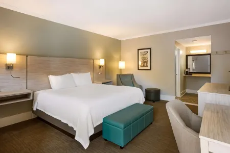 Best Western Sea Island Inn Отели рядом с достопримечательностью «Spanish Moss Trail Train Depot»