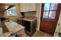 Rustic/Modern Open Concept Spacious 3br-Walk to Beach,  level 2 tesla charger