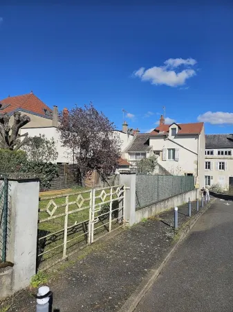 Maison en Centre-ville Avec Jardin Privatif Отели в г. Невер