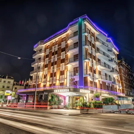 Hotel Pacific Отели рядом с достопримечательностью «Станция метро Cipro»