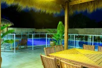 The Coast Motel - Pools