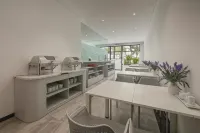 PCA Hotel - Khách sạn Vinhomes Ocean Park فنادق في TT. Nhu Quynh