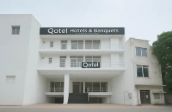 Qotel Comfort Chattarpur - Near Chattarpur Metro Hotels near Chattarpur Temple