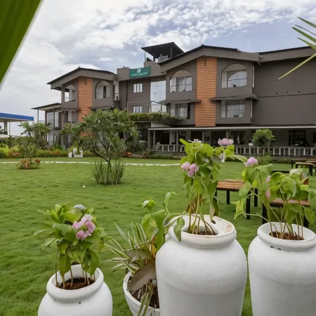 Stone Wood Hotel Amboli