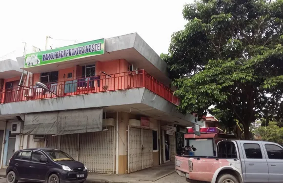 拉瑙背包客青年旅館