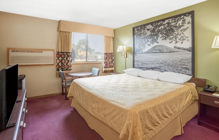 Super 8 by Wyndham Normal Bloomington
