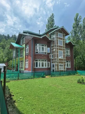 Oak Heaven Cottage Hotels in Baramulla