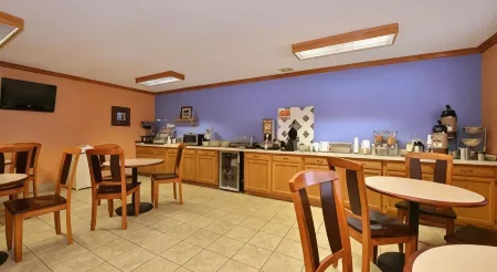 Quality Inn & Suites Grinnell Near University Отели в г. Гриннелл