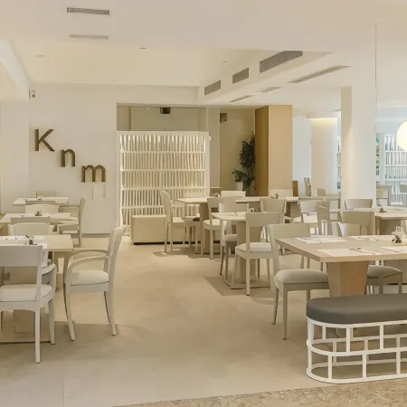 Flisvos Royal Hotel & Suites