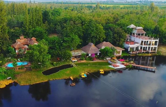 金色湖景度假村