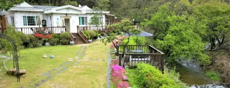 Asan Mahanaim Pension Отели рядом с достопримечательностью «Хёнчхунса»