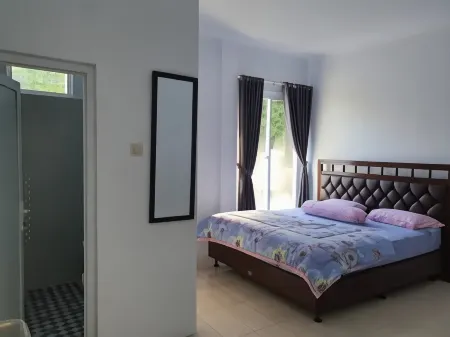 Villa Aufia Отели рядом с достопримечательностью «Таман Сафари Индонезия Богор»