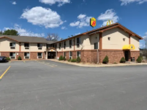 Super 8 by Wyndham Tilton/Lake Winnipesaukee Hotels in Tilton