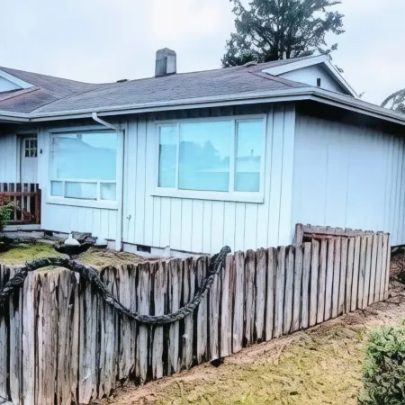 Downtown Designer Duplex close to Beach! Spa Tub, Sunroom, Game Room, EV & more!