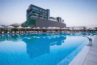 Emerald Hotel - Pools