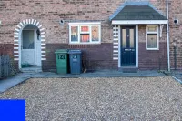 3 Bed House Sleeps 7 with Garden and Parking