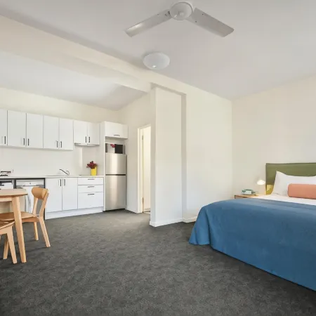 Baileys Parkside Motel by VetroBlu