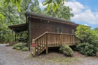 Cozy 3-bedroom cabin with AC, WiFi near Blowing Rock