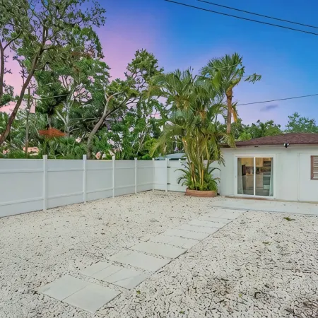 Coastal Luxury 7mi to Anna Maria Private Cottage