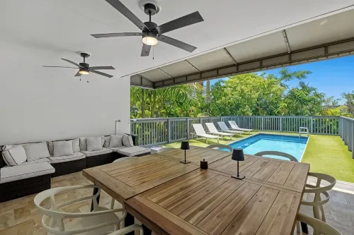 Villa Maya: 12 BR, 14k sq. ft. estate with pool, pickle ball, bball, disco club! - บังกะโล