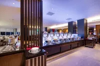 Aston Makassar Hotel & Convention Center - Parkplatz
