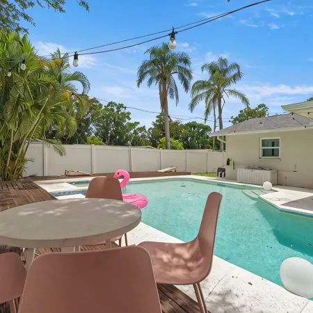 Heated Pool +HotTub+Arcades + 15 Minutes to beach