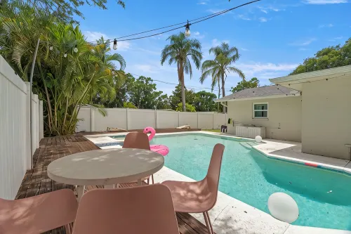 Heated Pool +HotTub+Arcades + 15 Minutes to beach