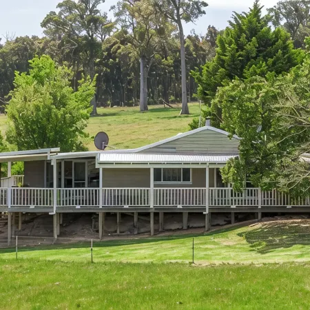 Hampshire Farmhouse - beautifully appointed home in WA's Southern Forests