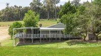 Hampshire Farmhouse - beautifully appointed home in WA's Southern Forests - WiFi