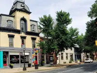 Spacious Downtown Frederick, 3 BR, Full Kitchen Off Street Parking Hotels in Frederick