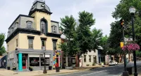 Spacious Downtown Frederick, 3 BR, Full Kitchen Off Street Parking