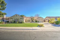 Location! Location! Location! Spacious 4 bedroom with Pool, WiFi, and AC in Mesa - 4-Star